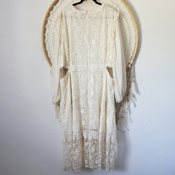 Alexis Cream Lace Cutout Long Sleeve Wedding Dress NWT - Picture 5 of 12